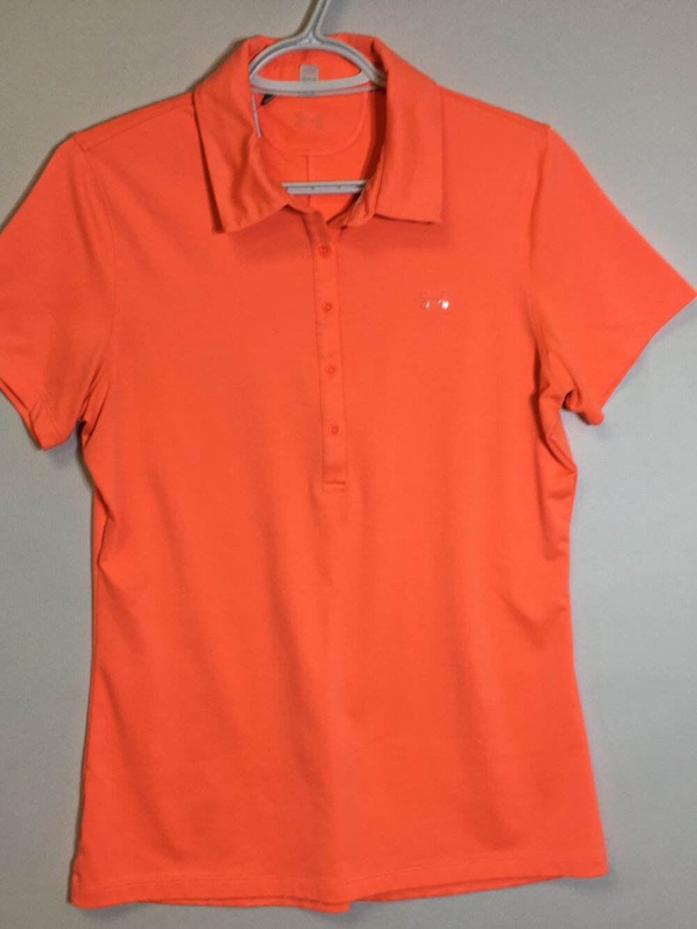 Under Armour Women's Shirt - Size: Medium - Pre - Owned - 1KJX45